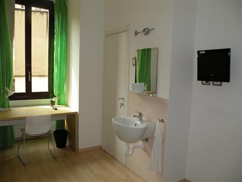 Le Tre Torri Hotell Milano Exteriör bild